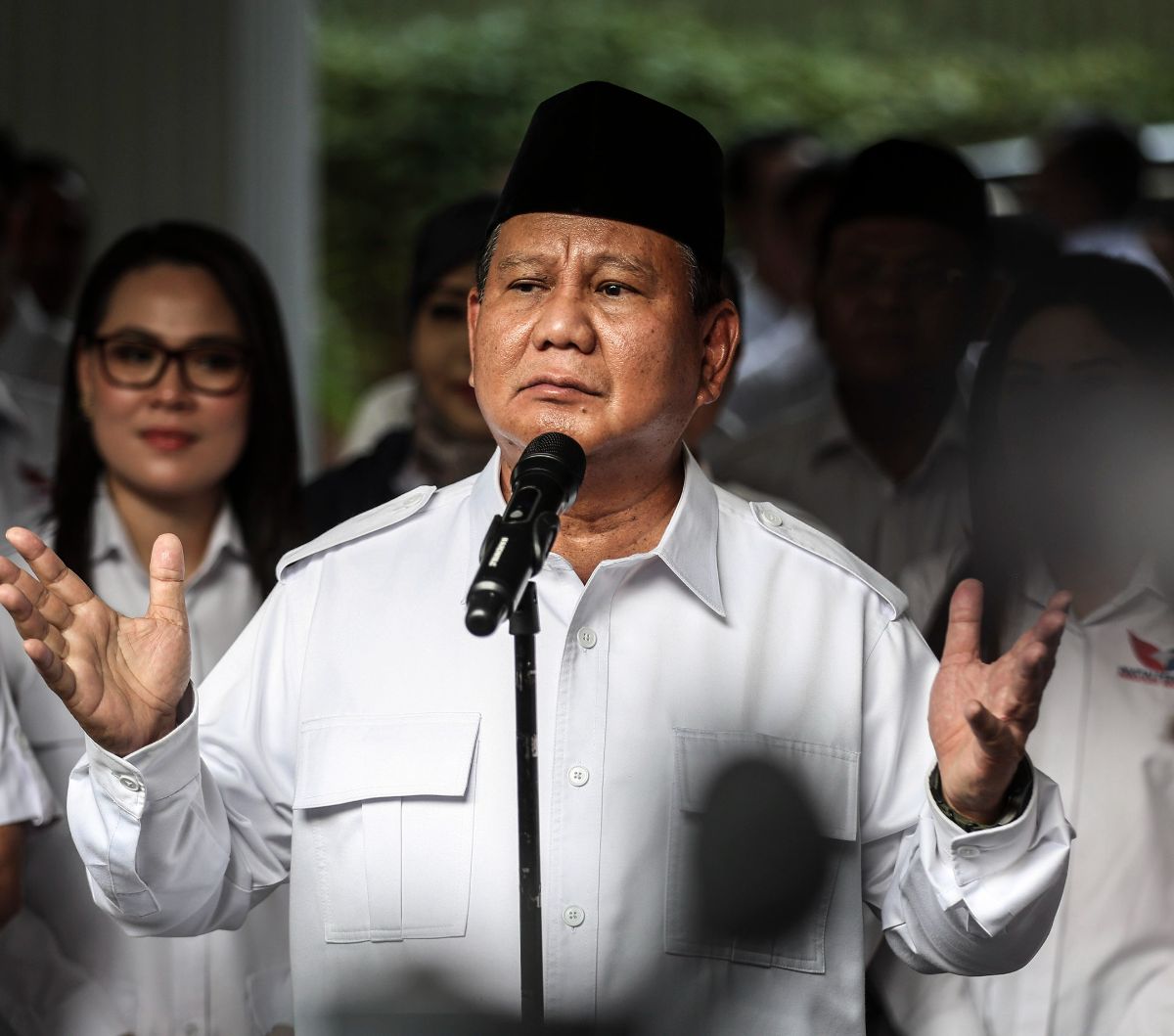 Perbandingan program makan gratis Prabowo dengan program lain
