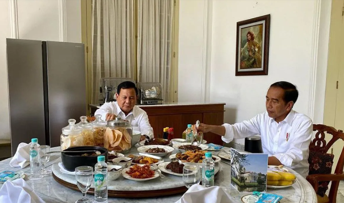 Perbandingan program makan gratis Prabowo dengan program lain