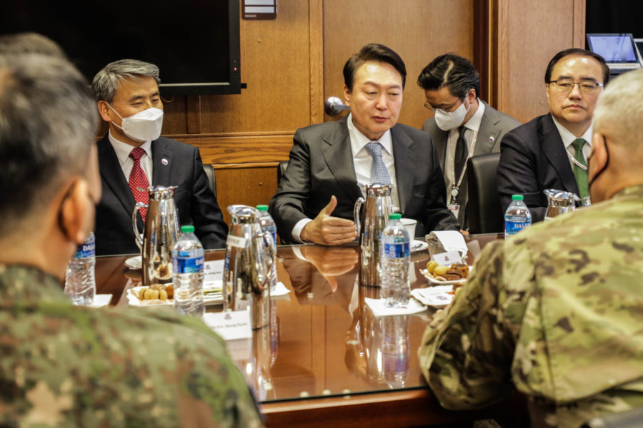 Analisis dampak jangka panjang pengumuman darurat militer Korea Selatan
