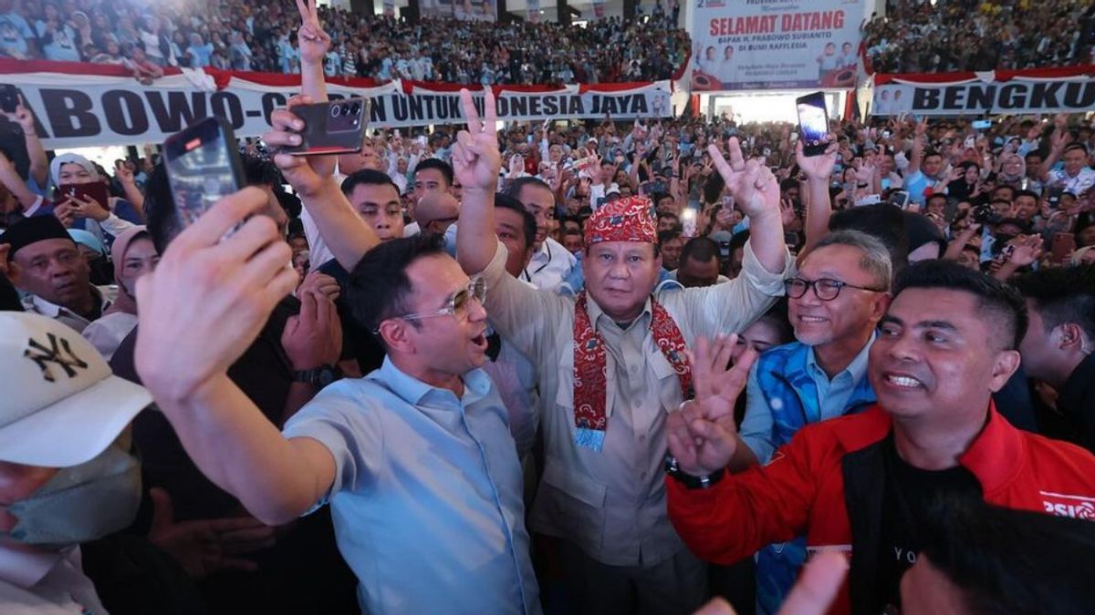 Perbandingan program makan gratis Prabowo dengan program lain