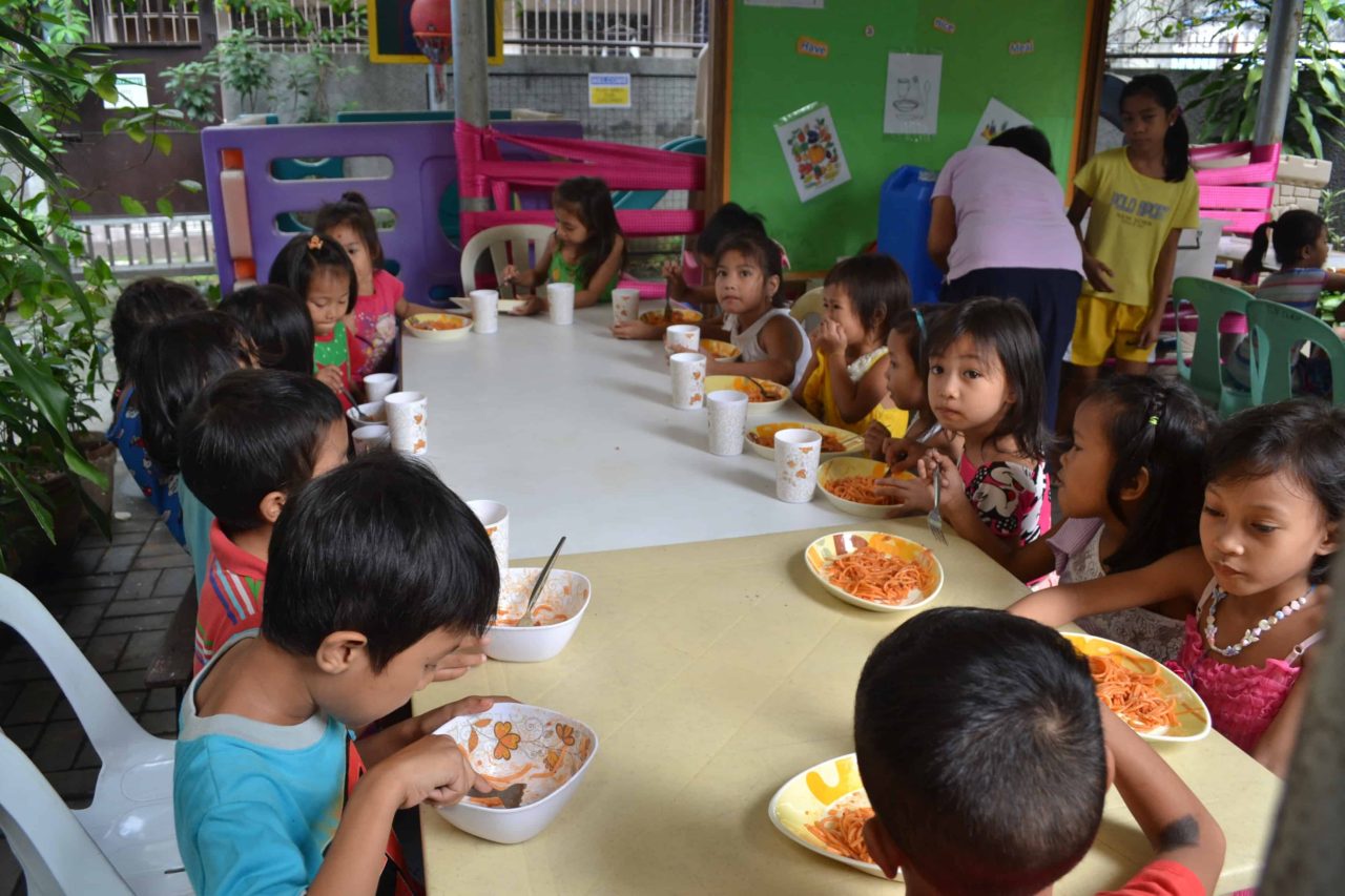 Program makan gratis: solusi untuk mengatasi masalah kekurangan gizi anak