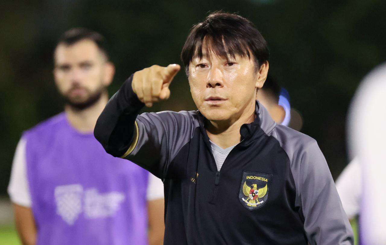 Kemampuan Patrick Kluivert menangani Timnas Indonesia dibanding Shin Tae Yong