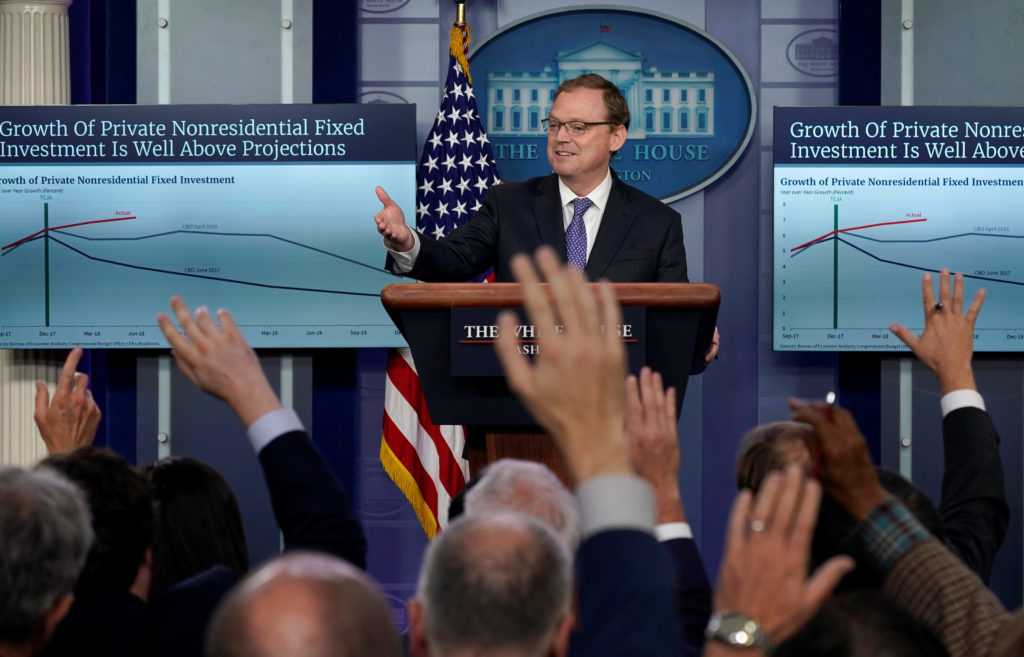 Kritik terhadap kebijakan ekonomi donald trump dari pakar ekonomi